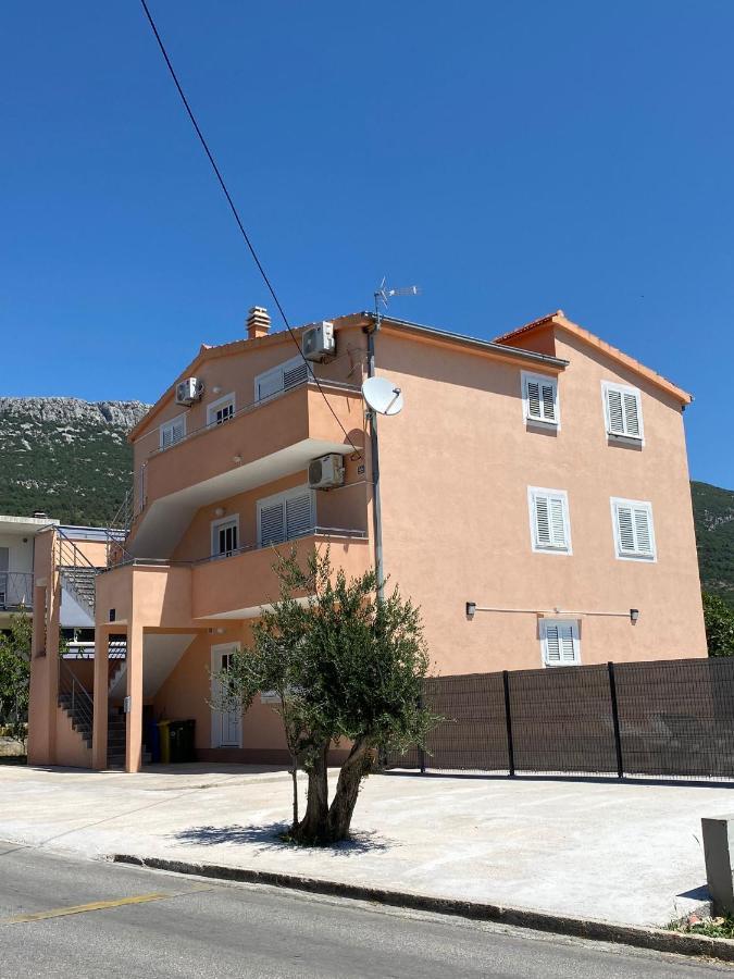 Apartments Ukic Kaštela エクステリア 写真