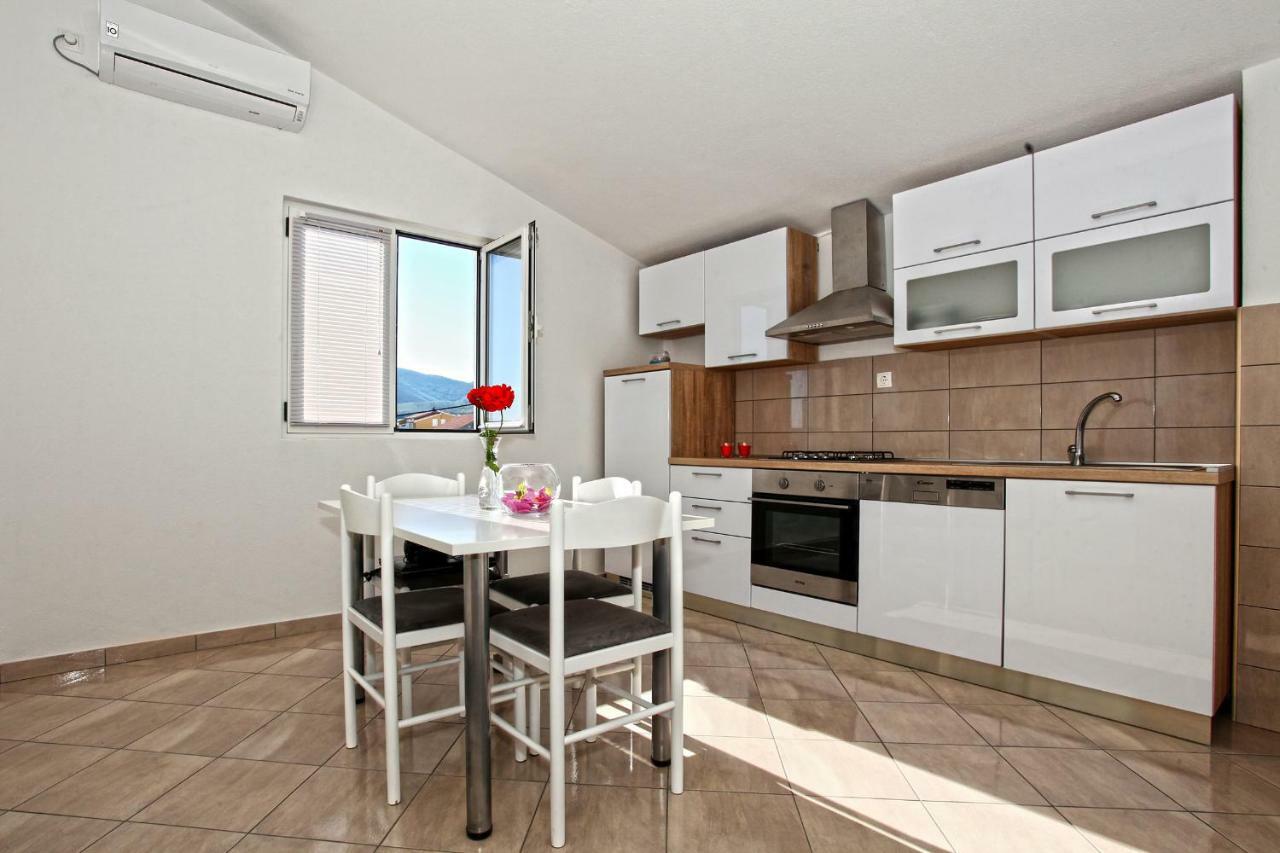 Apartments Ukic Kaštela エクステリア 写真