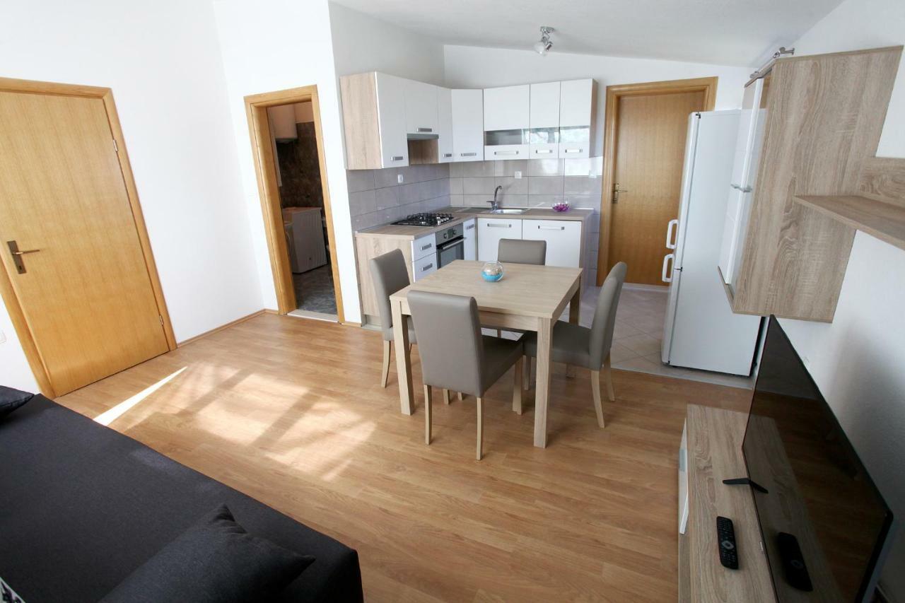 Apartments Ukic Kaštela エクステリア 写真