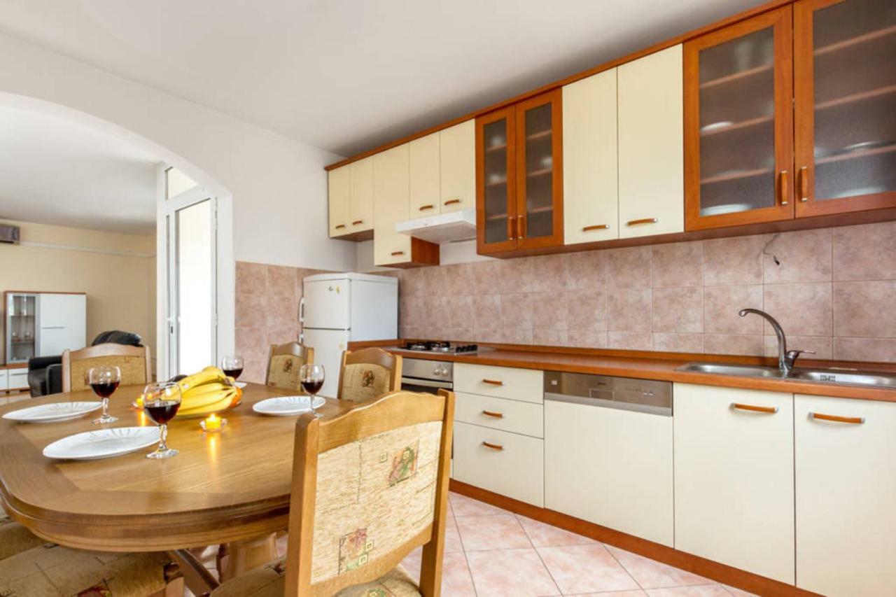Apartments Ukic Kaštela エクステリア 写真