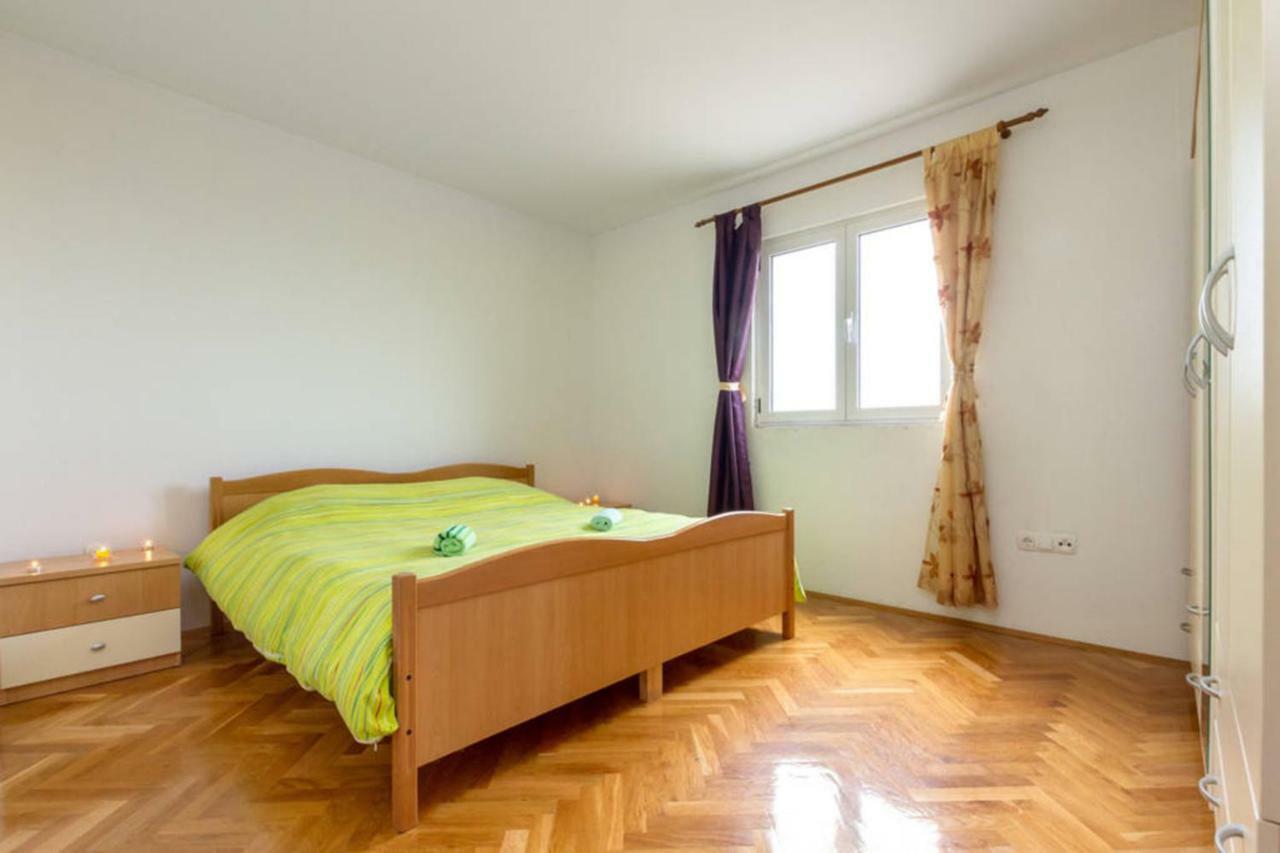 Apartments Ukic Kaštela エクステリア 写真